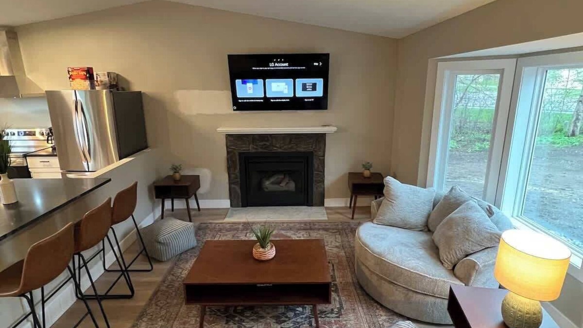 Savage House | New Renovated-4BR-King Beds in Savage/Home Theatre