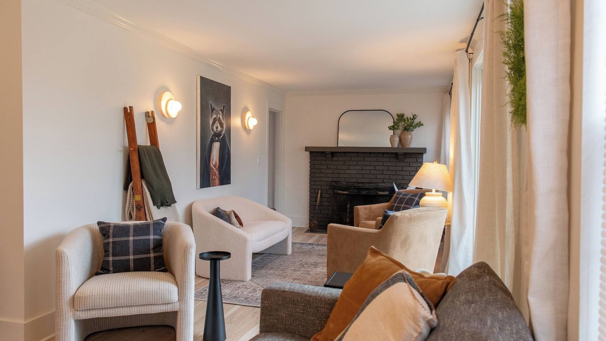Bennington House | NEW! Renovated historic 3 BR 2 full BA. Walkable to downtown. Restaurants/Shops