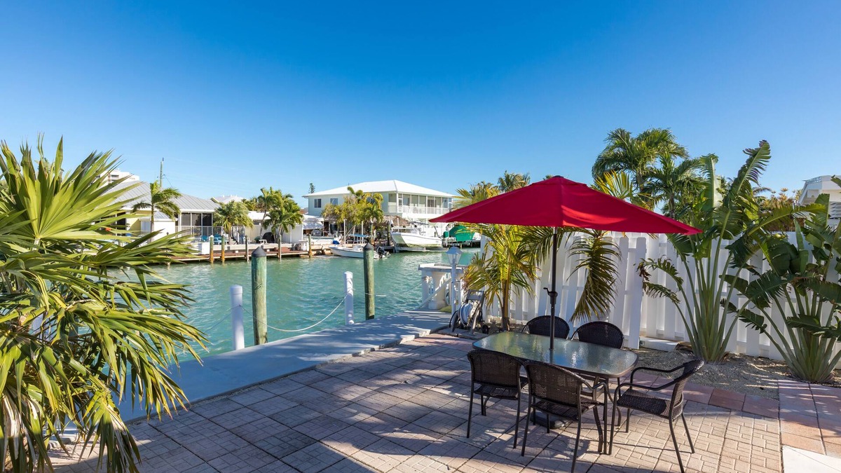 Key Colony Beach House | New Renovated Waterfront KCB Home 2/2 -30 ft Dock w/POOL and BEACH access