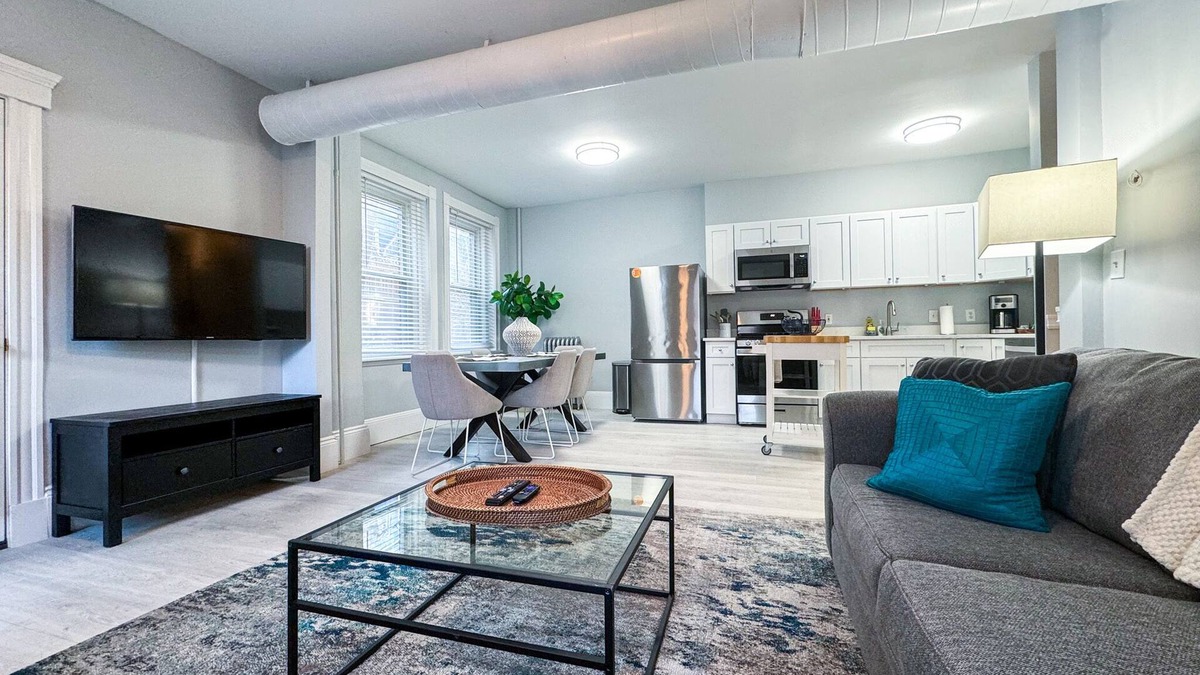 Griggs Park Apartment | New Renovation, CA, 1st Flr, 3B/2BA, In-Unit Lau