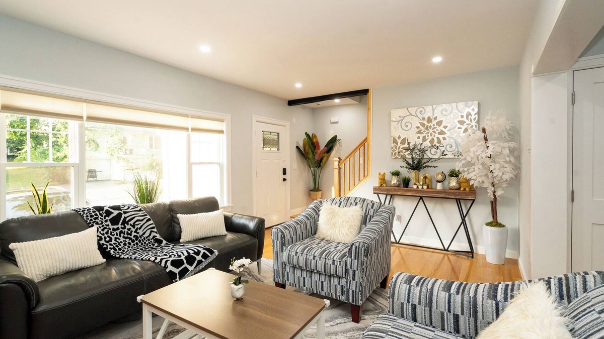 Worcester House | New renovation cozy house in Worcester