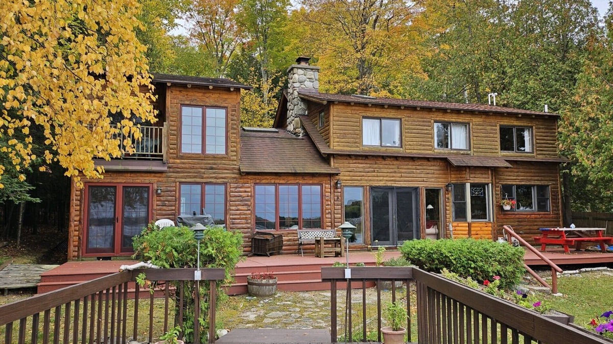 Kewadin House | NEW RENTAL ON TORCH LAKE - 30 Day rental