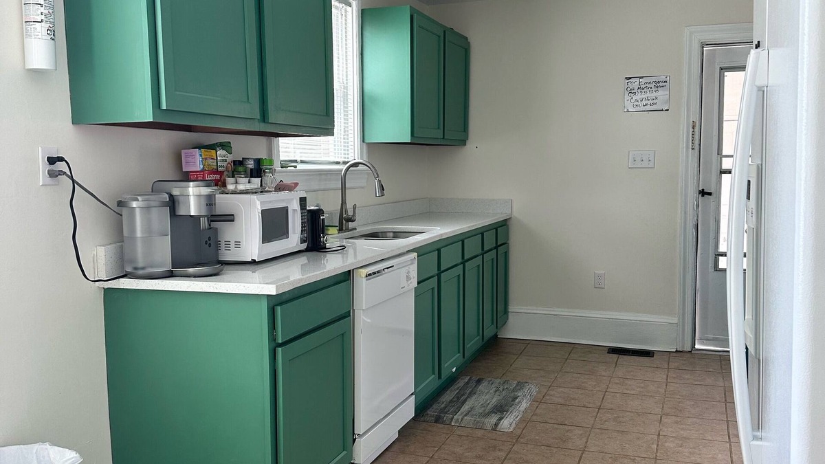 Norfolk House | NEW! Residential Retreat. Located minutes to the Oceanview beach and Naval base.
