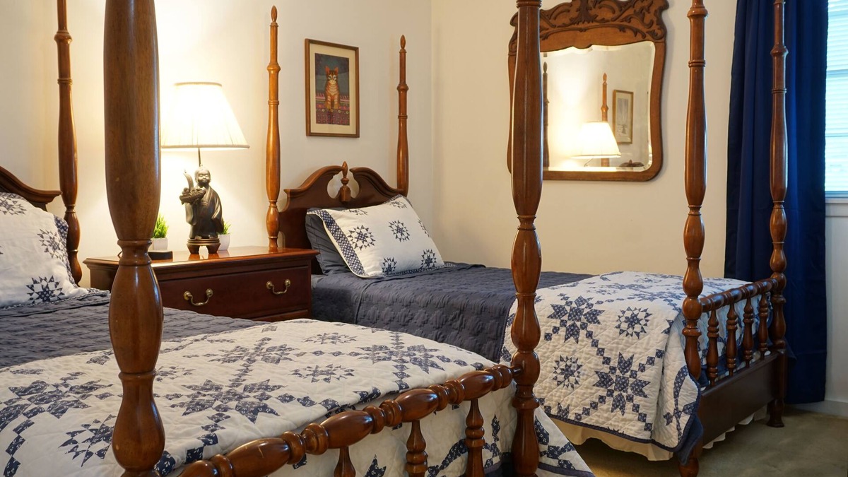 Brandon House | NEW! Retro Retreat - Historic District Downtown Brandon