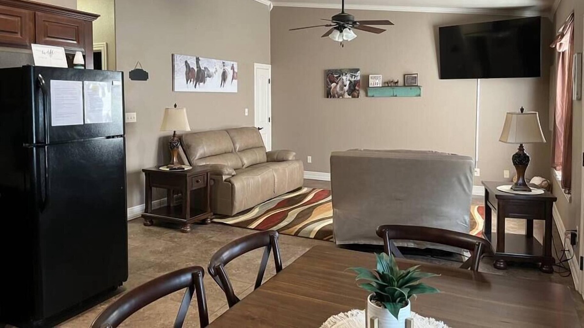 Cecil Apartment | “New”River Chase Wild horses.