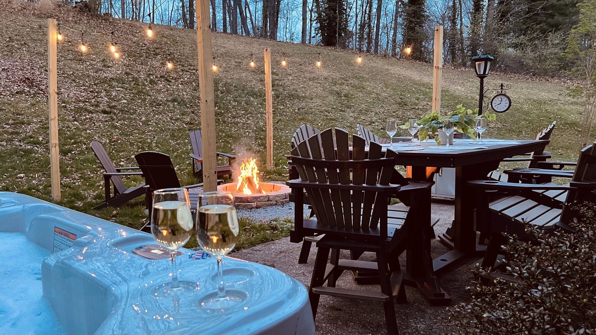 Summerlee House | New River Gorge Oasis-Hot Tub- Game Room- Fire pit- Good Vibes