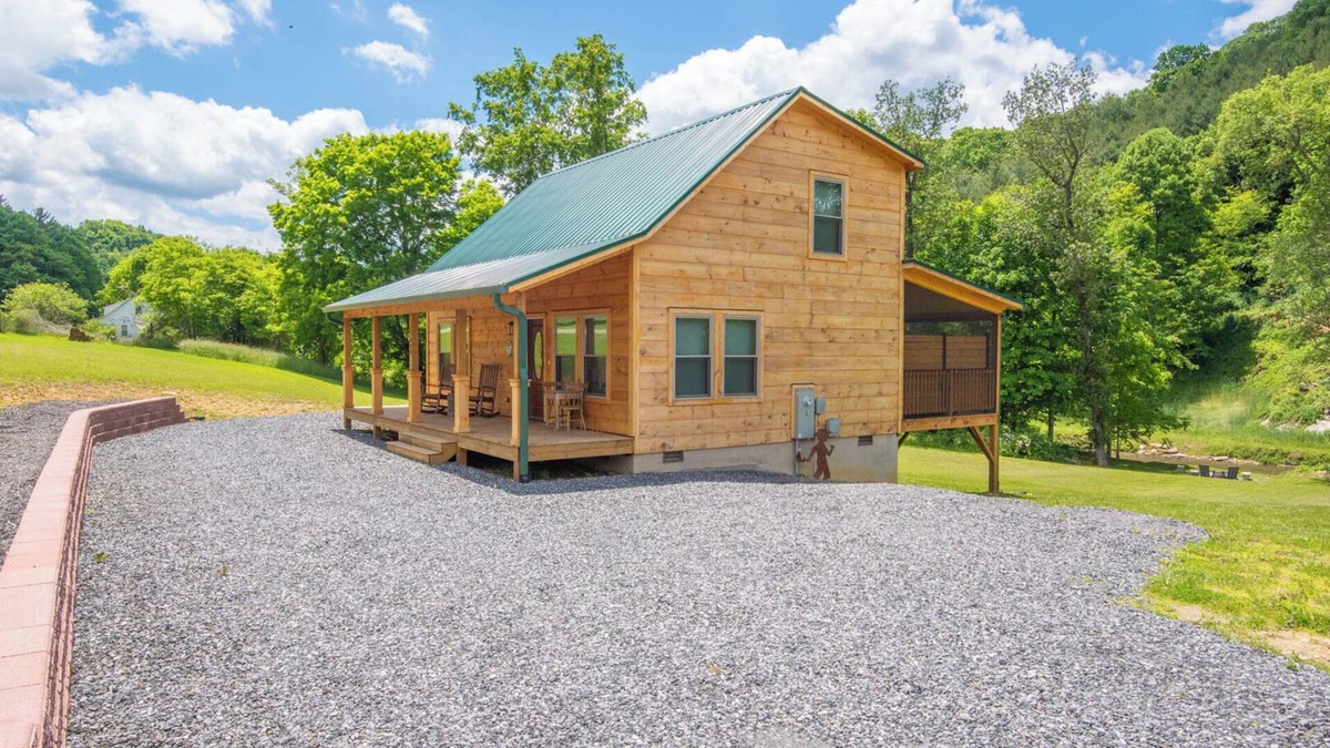 Creston Cabin | New River Log Cabin + HOT TUB + Fire Pit