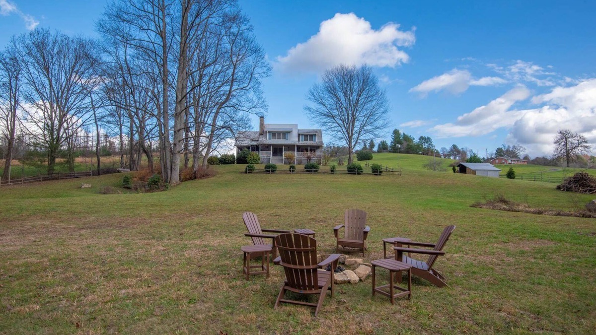 West Jefferson Other | New River Mountain Getaway - Fire Pit - Gas Fireplace - Minutes to West Jefferson