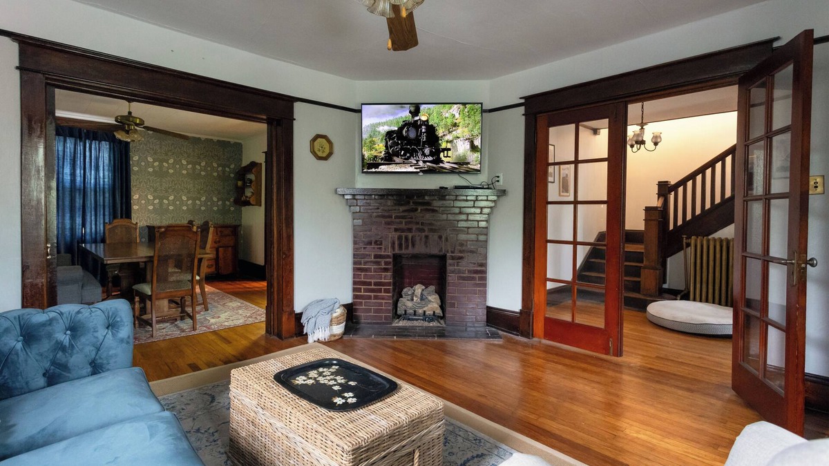 Bellepoint House | New River Railhouse: Historic 3 bed on the New River Gorge - New for July 2025