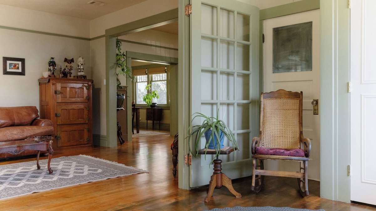 Old Southwest House | NEW Riverside Vintage Gem, Truckee River 1 Block, Centrally Located + Grill