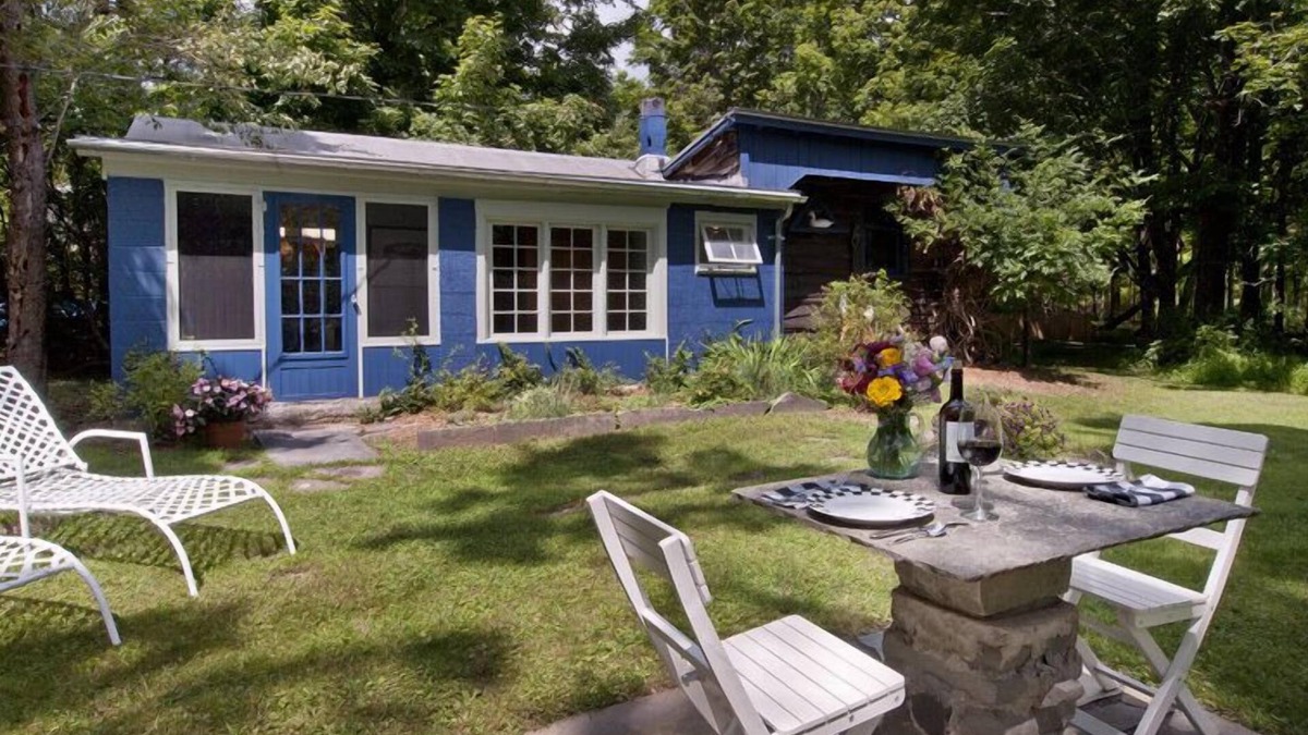 Woodstock Apartment | NEW! Rock City Writer's Studio: Bucolic Setting, Nordic Sauna, Walk to Town!