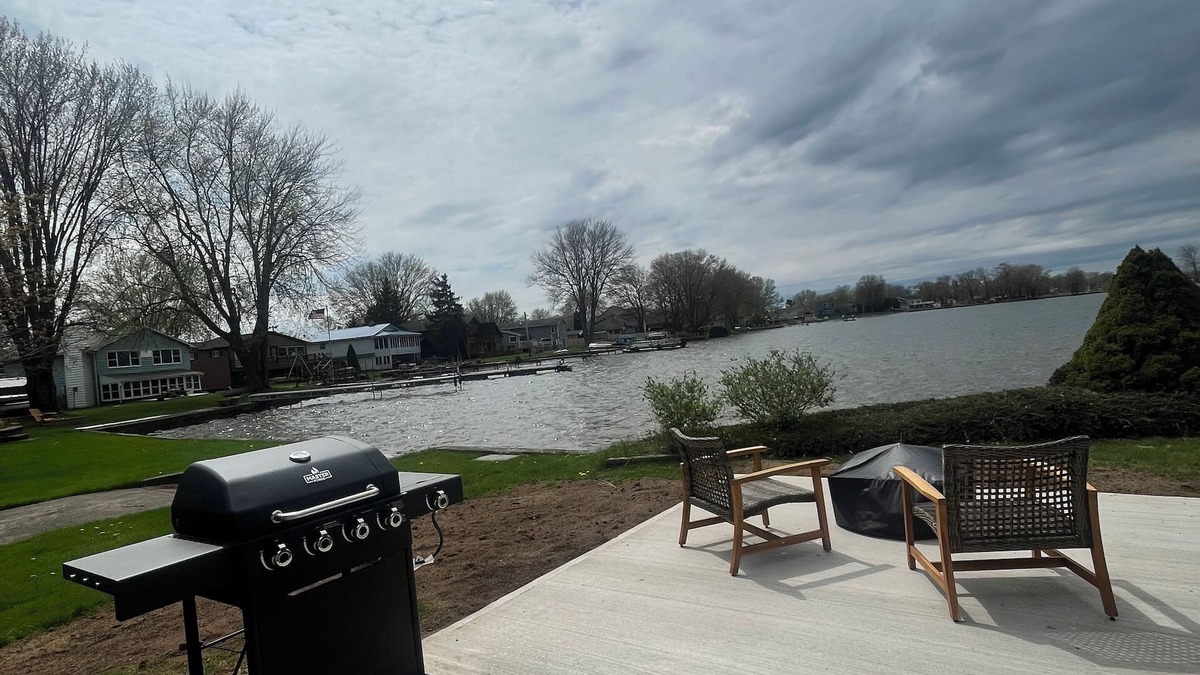 Brewerton House | New Romantic Lake House!
