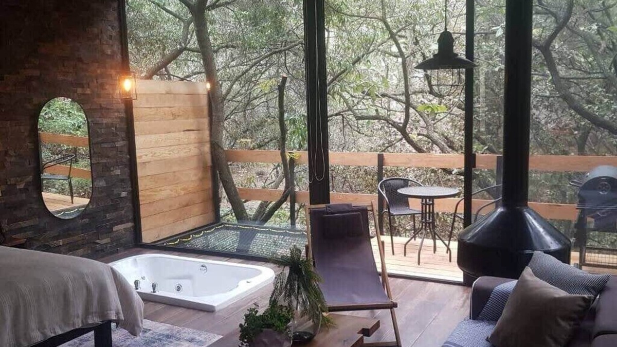Zapopan Apartment | NEW! Romantic Forest Loft with Hot Tub, Deck & BBQ