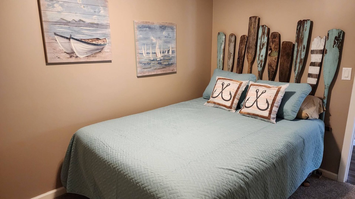 Canadian Lakes House | NEW! Royal Bungalow Lake House W/Lake view & access - Canadian Lakes