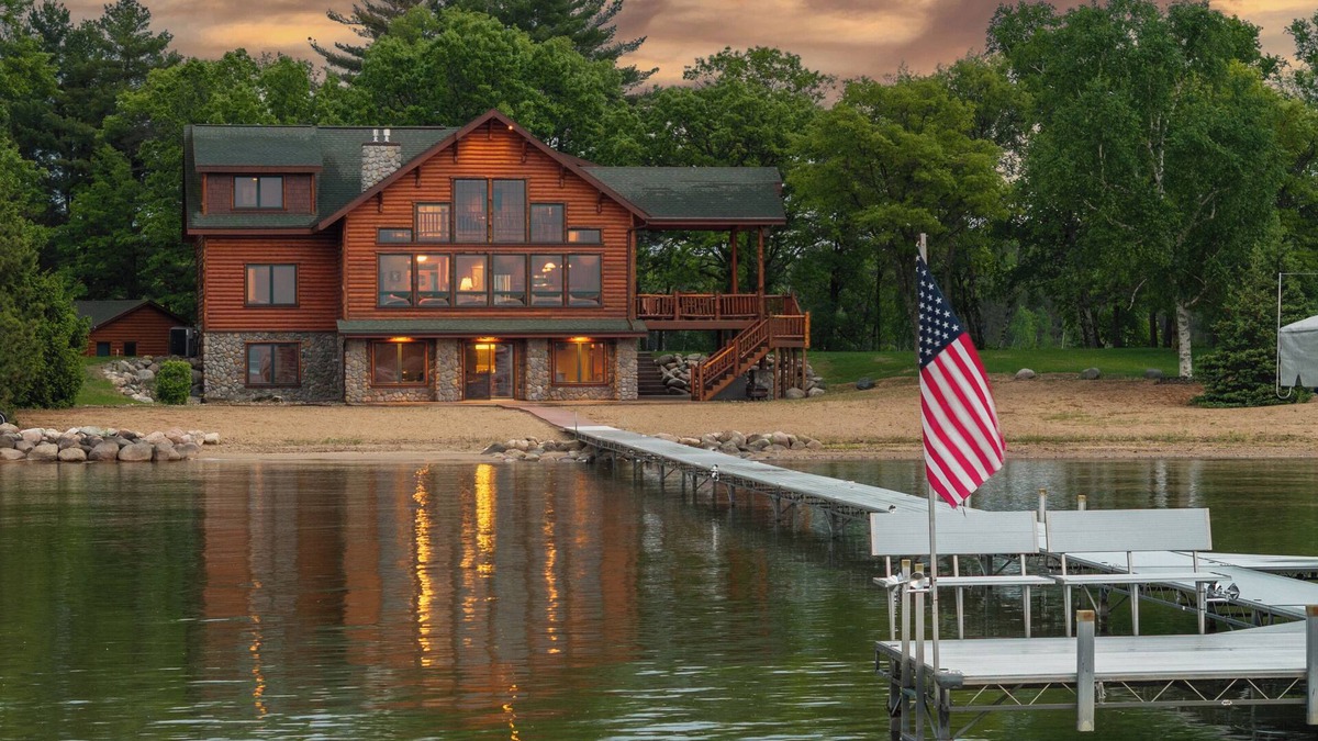Merrifield Cabin | NEW! Sandy beach, Pelican Lake, Games & Pool Table
