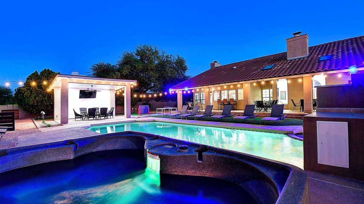 Paradise Valley Village Villa | NEW Scottsdalestays Multimillion Estate,Pool & Pickleball-Basketball Courts.