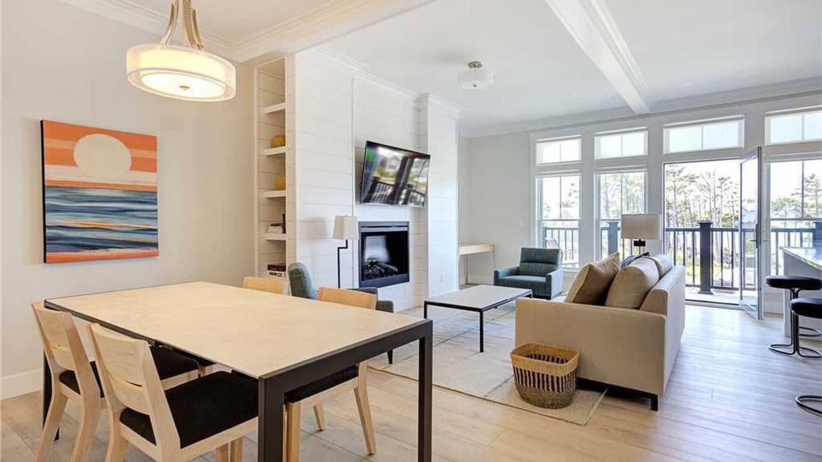 Seabrook House | New* Seabrook's Serendipity, a family-friendly loft right in Town Center!
