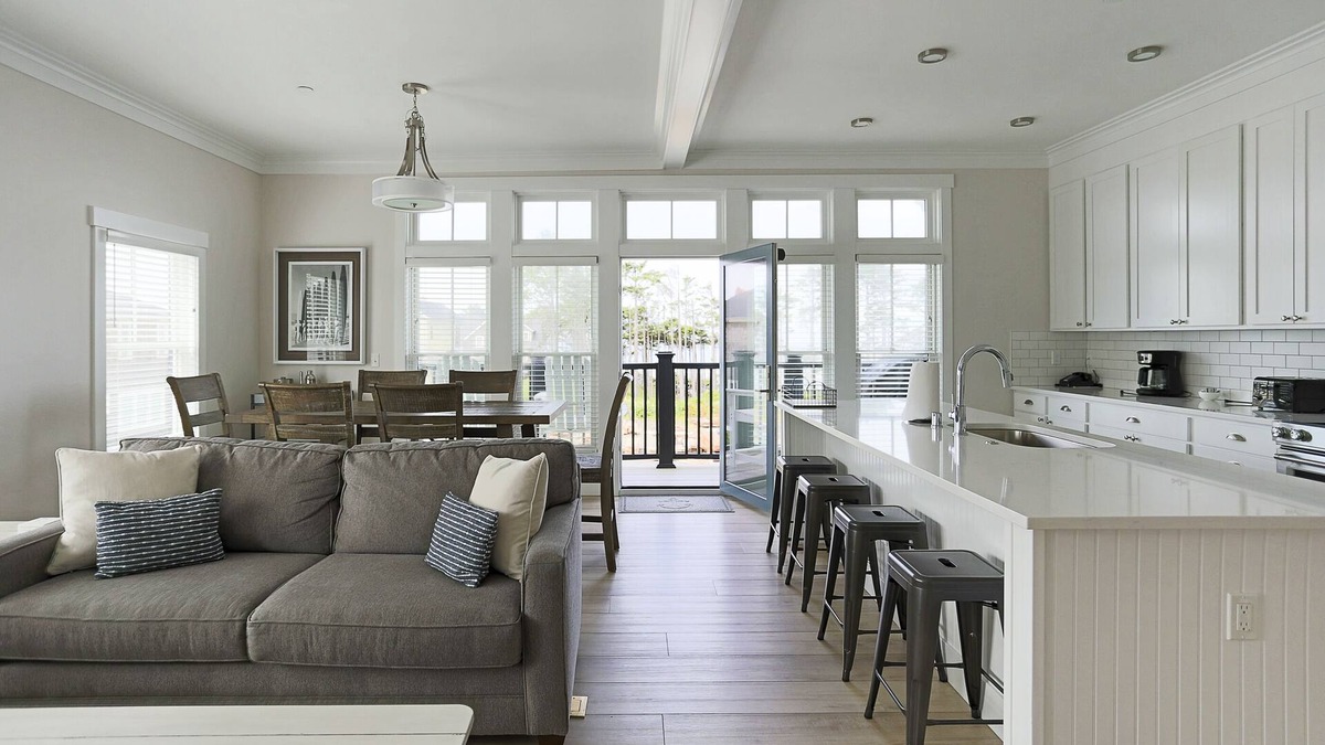 Seabrook House | *New* Seabrook's Urban Ocean: Downtown Location!