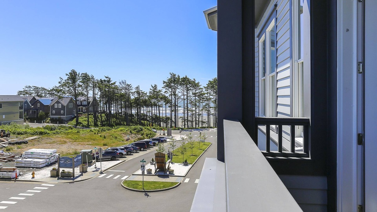 Seabrook House | New* Seabrook's Windjammer: Ocean View loft in the Town Center!