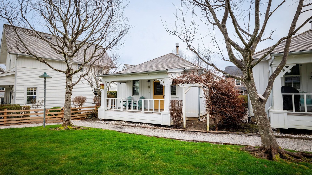 Seabrook House | *New* Seabrook's Zinnias Cottage: Dog Friendly!