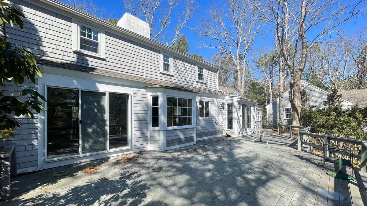 New Seabury House | New Seabury-3 Bedroom, 2 baths with large yard and deck