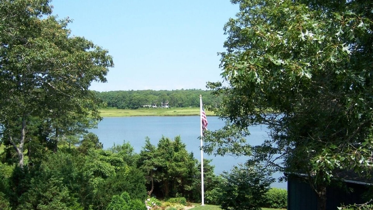 Summersea House | NEW SEABURY, REASONABLE PRICE, NICE AMENITIES, BRING KAYAK ,CANOE, ROW BOAT