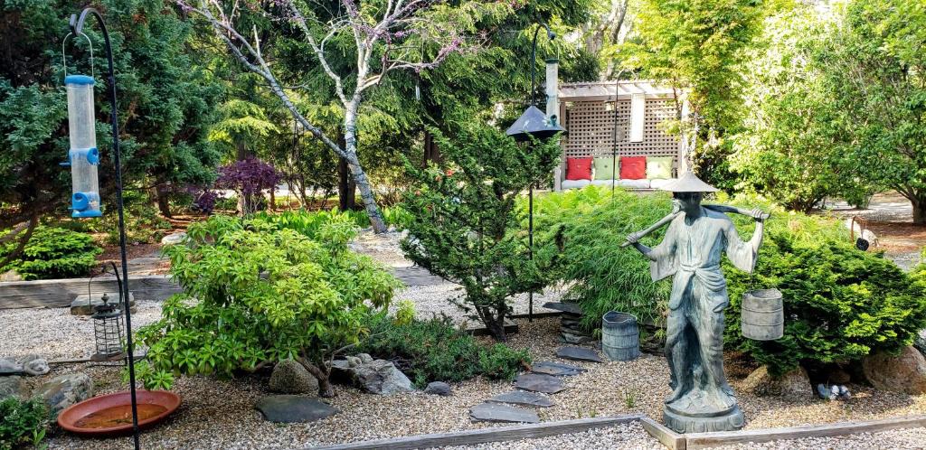 Summersea House | New Seabury Retreat. Butchart Gardens' Inspired