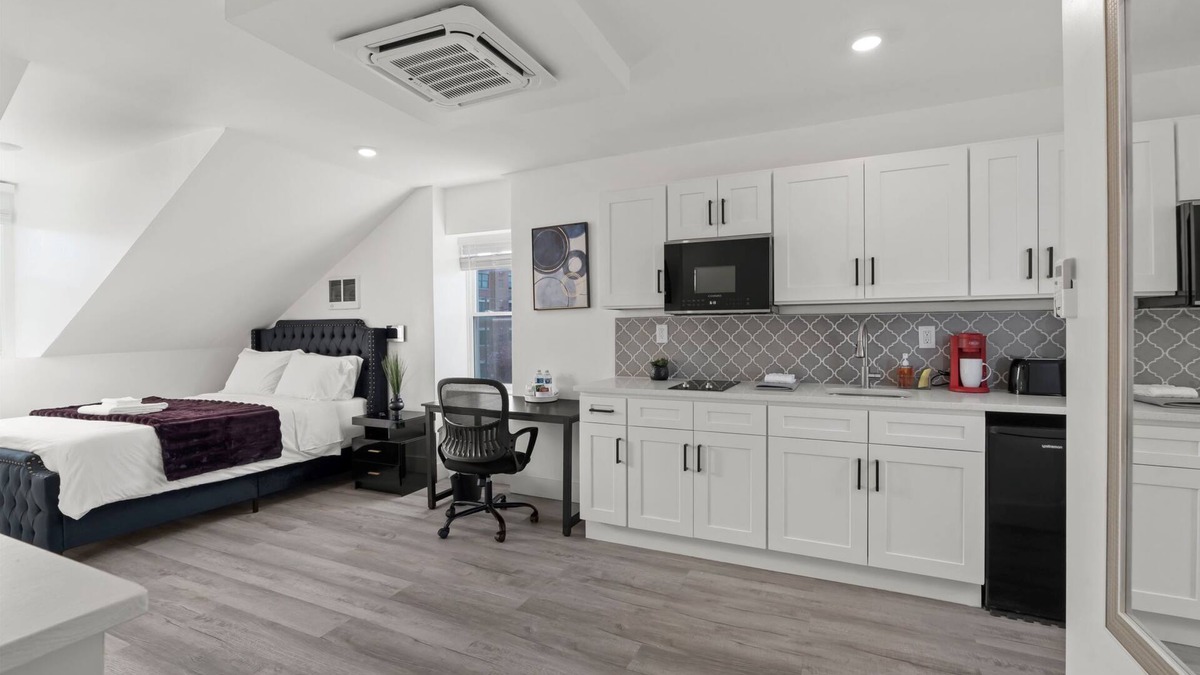 Chester Hotel | New Season Royals