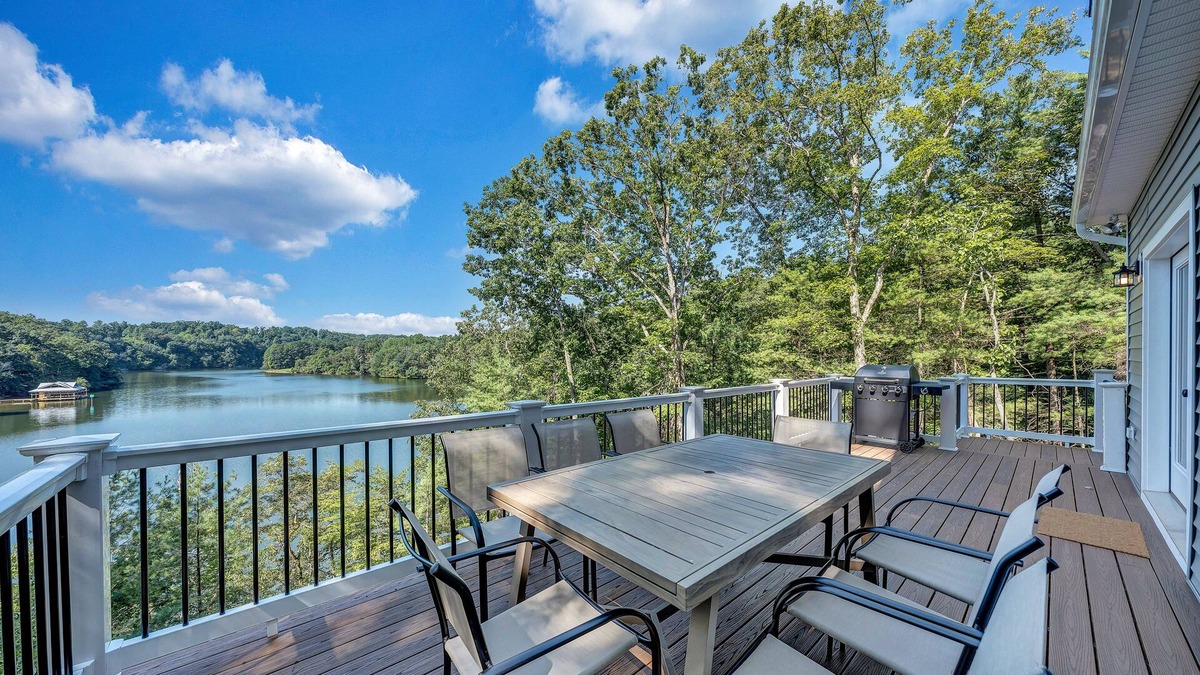 Goodview House | NEW! Secluded lakefront home on 45 quiet acres!