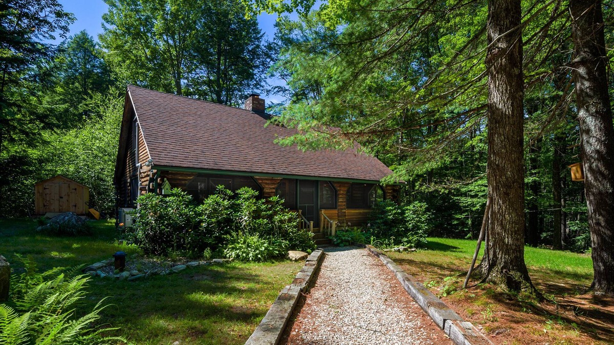 Andover Cabin | NEW! Secluded Log Cabin in the Mountains -- Minutes from Okemo