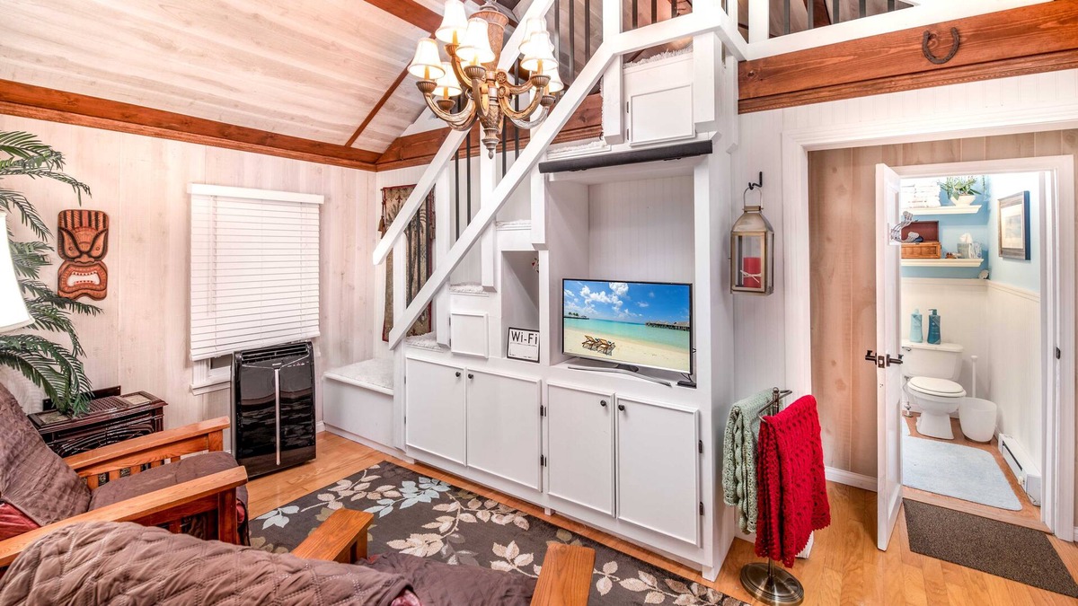Russells Point Cottage | NEW! ❤️ Seldom Inn ❤️ Adorable Indian Lake Cottage w Boat Dock. OPEN YEAR ROUND!