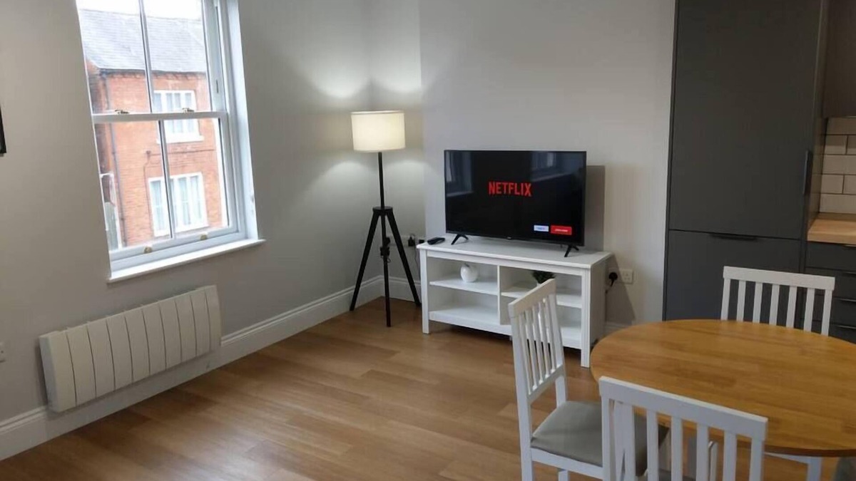 Husbands Bosworth Apartment | New Serviced 2-bed Apartment - inc private parking