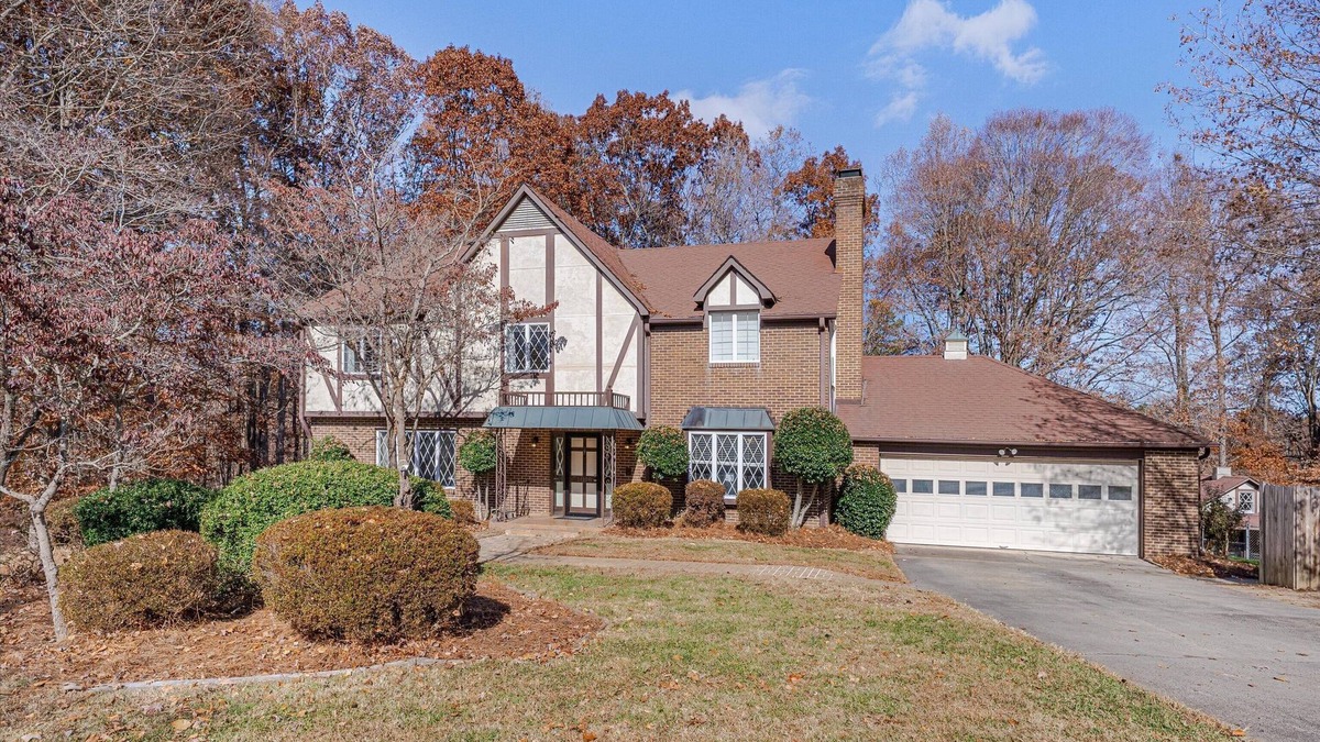 High Point House | NEW! Shalimar Estates - Furniture Market & Downtown by Quantum Suites