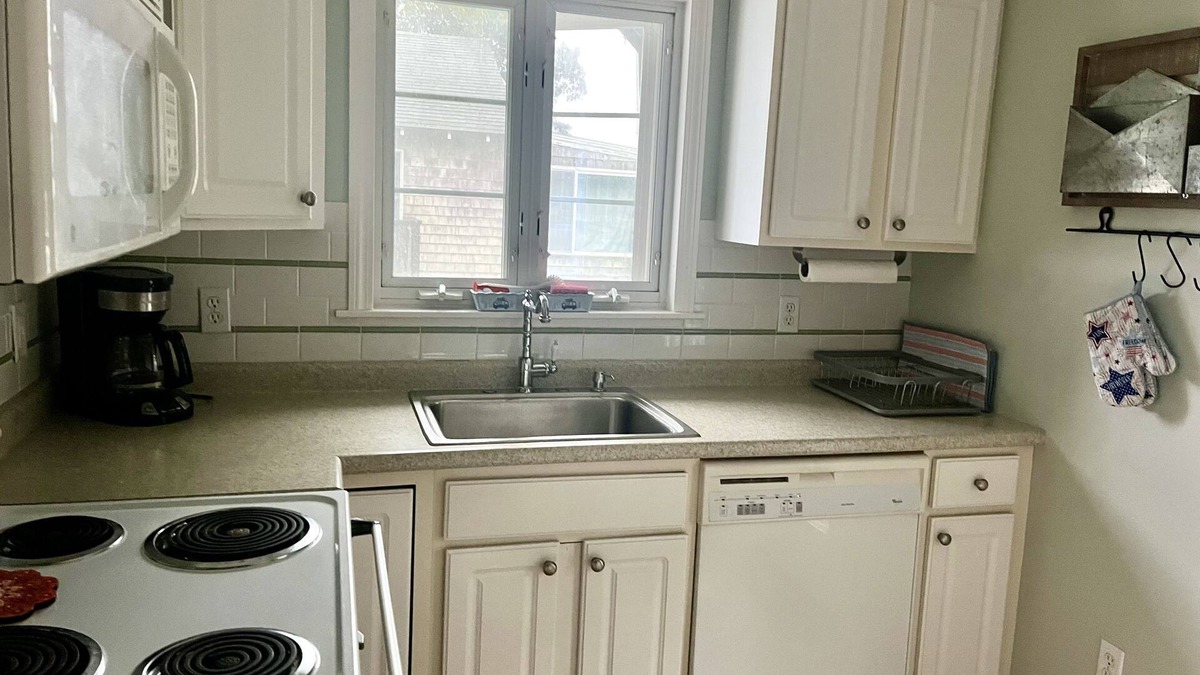 Silver Beach House | New Silver Beach Cozy Cottage-near Seacrest Resort and Old Silver Beach!