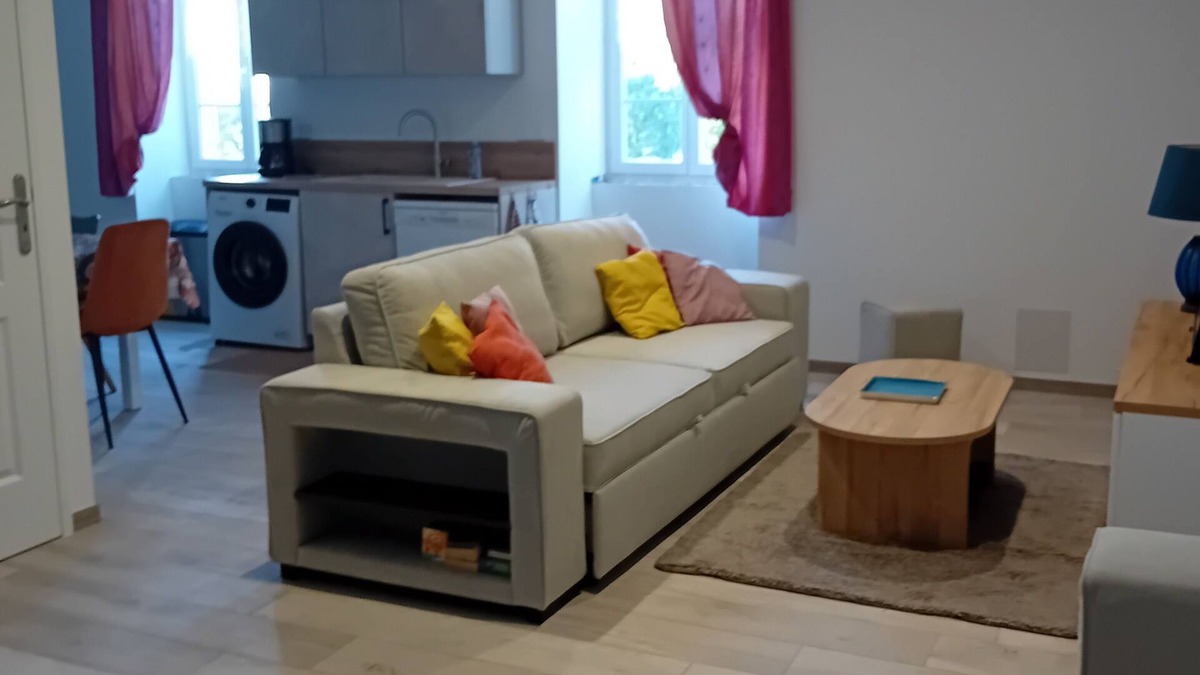 Lectoure Apartment | New, single-storey apartment in a Gers mansion with hillside views