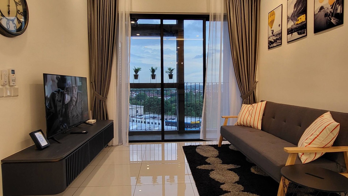 Bukit Indah Apartment | New Sky Trees AEON Bukit Indah, Netflix & Wifi Nearby eateries & entertainment