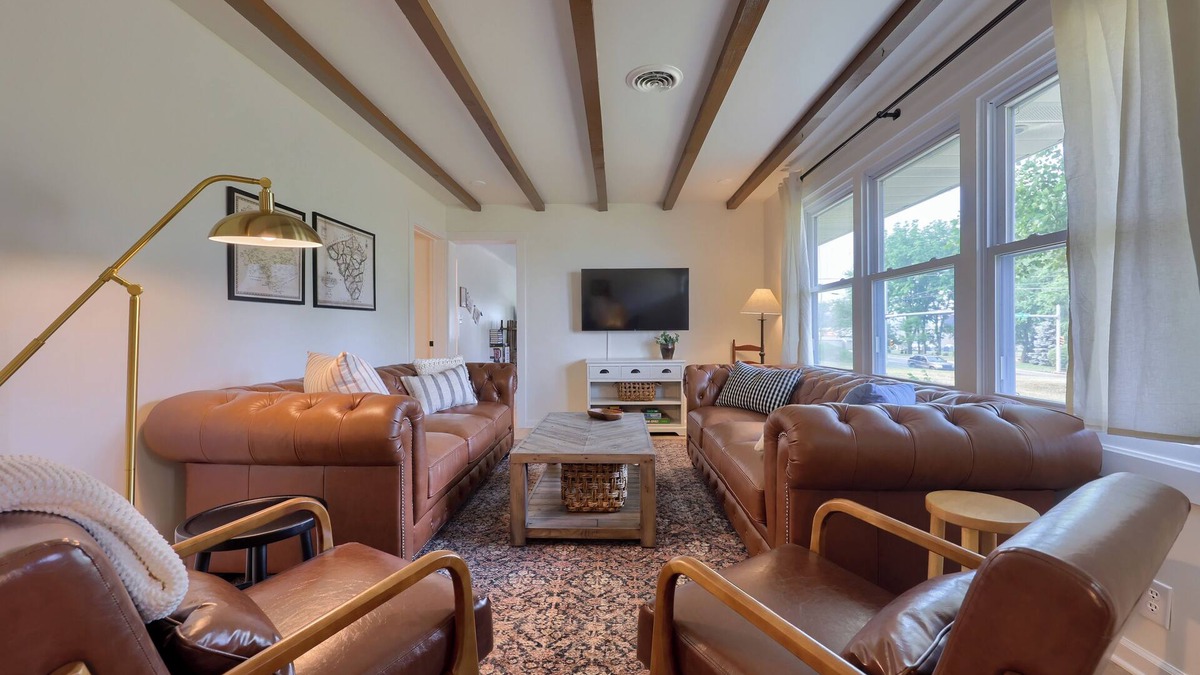 Ronks House | New! Sleeps 16! Across from Sight&Sound! Location!