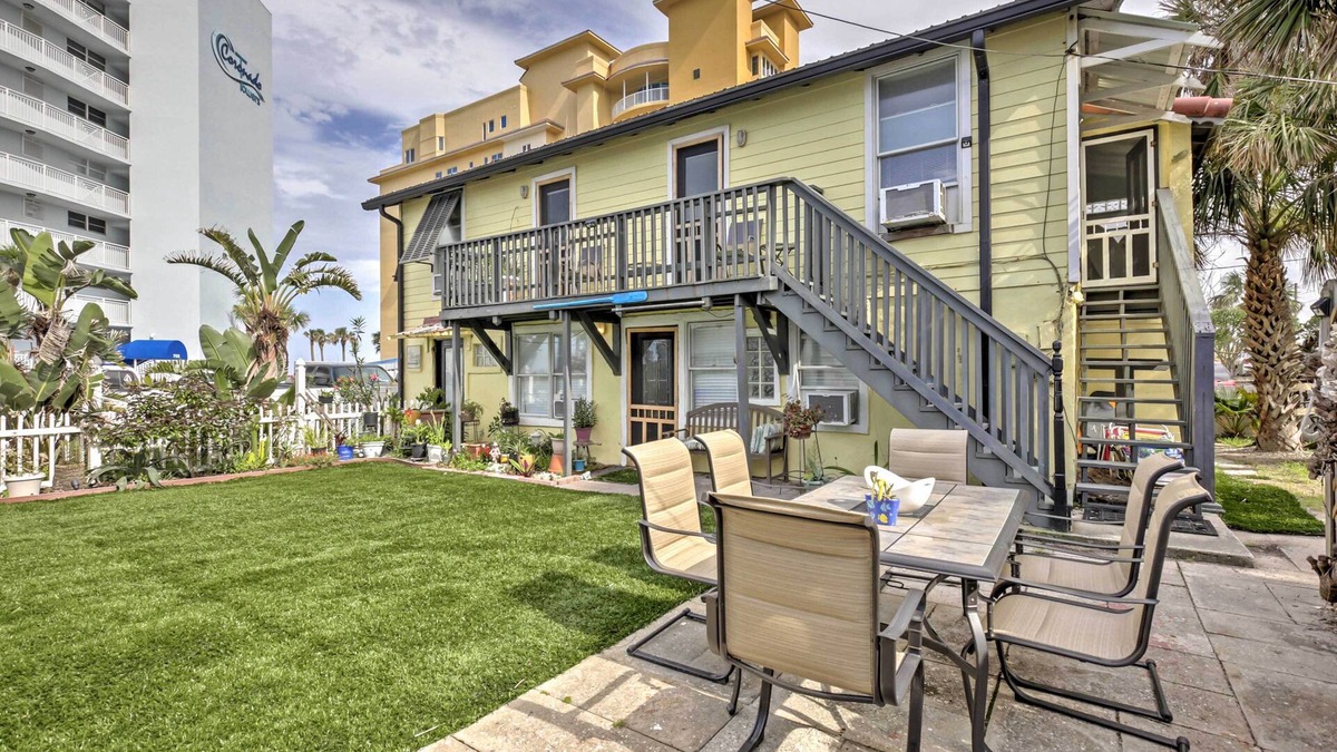 Boardwalk Apartment | New Smyrna Beach Getaway - Walk Flagler Avenue!