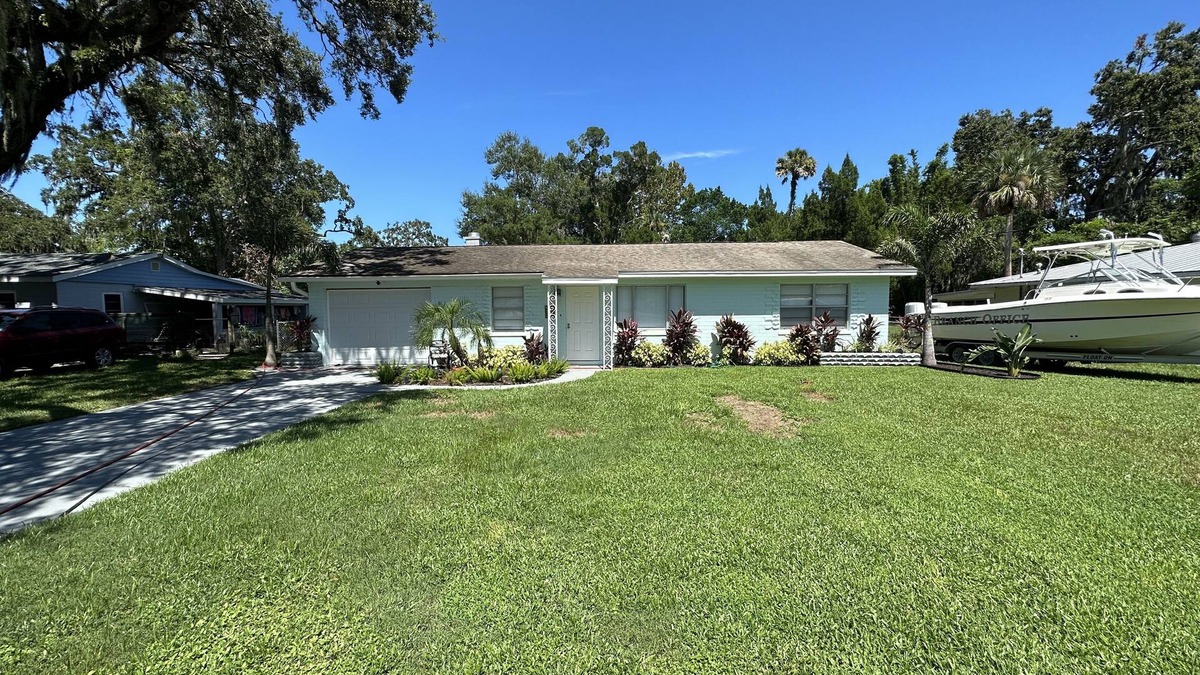 New Smyrna Beach House | New Smyrna Beach- 50 Dollar Night Reduction! Walk to Canal St - Pet Friendly!