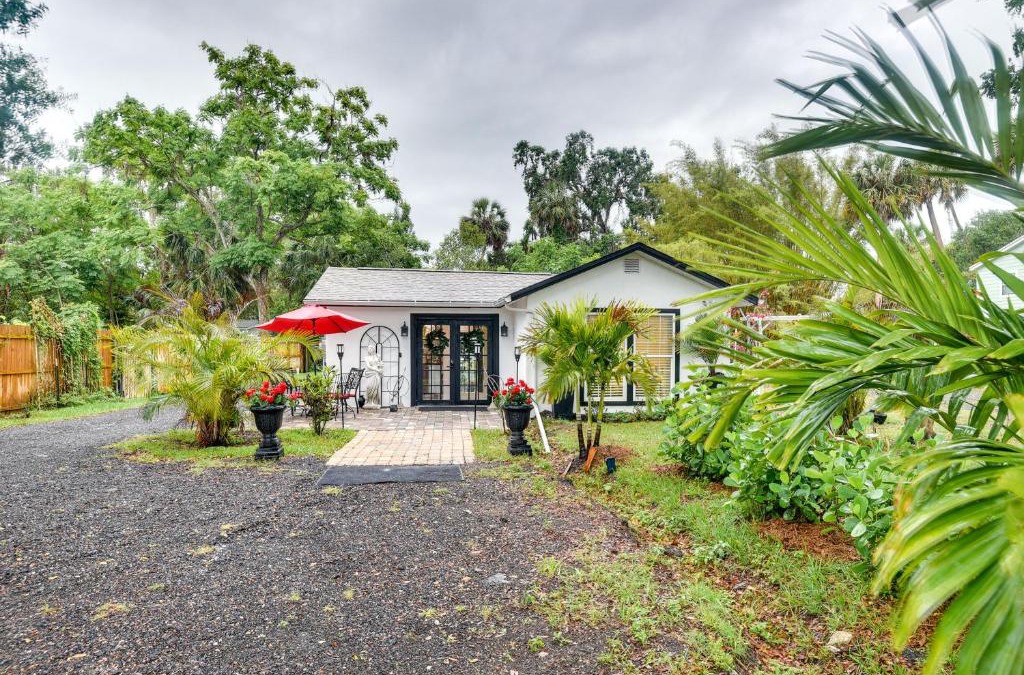 New Smyrna Beach House | New Smyrna Beach Cottage about 1 Mi to Downtown!