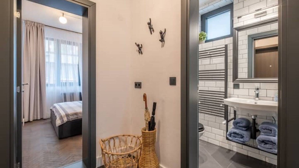 Lozenets Apartment | NEW SOHO 13 - TOP Center, black & white