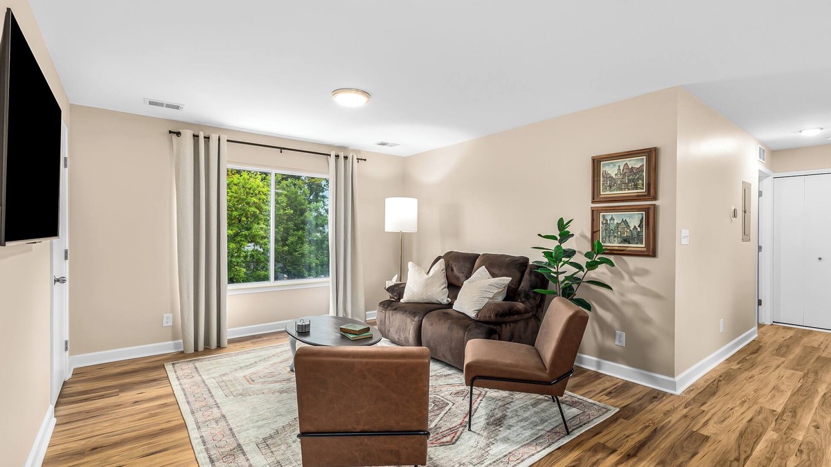 Roseville Apartment | New! Spacious 1BR King Suite, Prime Location