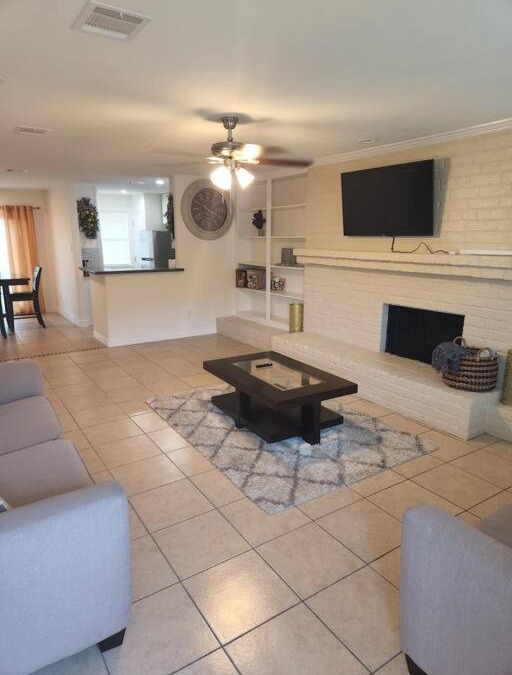 Spring Branch Central House | New Spacious 3BR 20Min DRIVE DWNTOWN!