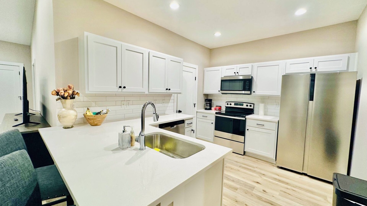 Wichita House | New Spacious 4BR Home! Basketball Court & Playground.