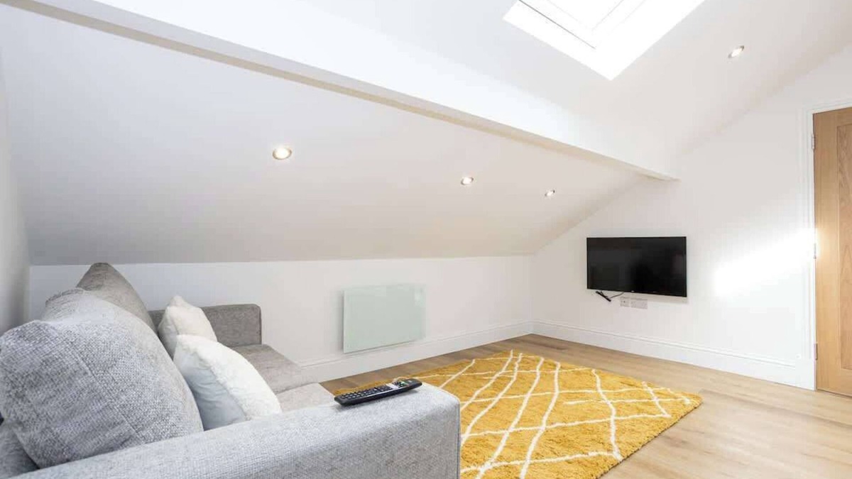 Walkden Apartment | NEW! Spacious Flat in Greater Manchester, Sleeps 4