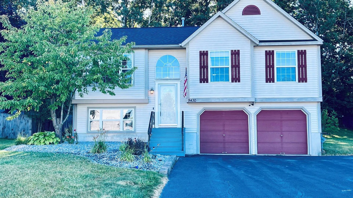 Brewerton House | NEW Spacious Home Minutes From Oneida Lake & Fall Festivities!