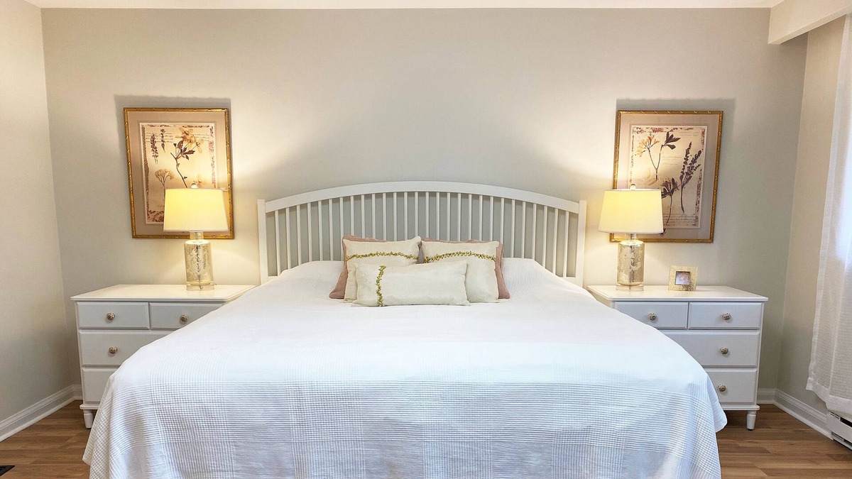 Valentia House | NEW!!! Spacious lakefront cottage close to Toronto