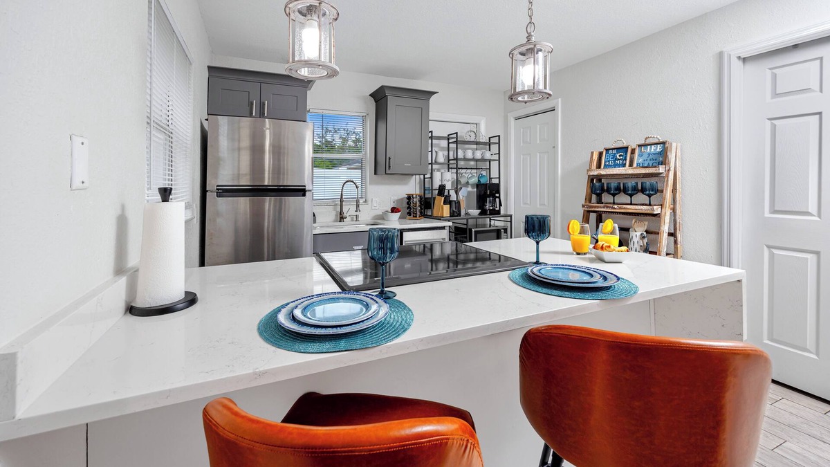 New Port Richey House | NEW Steps to Downtown 7 Mins to Beach + Parking