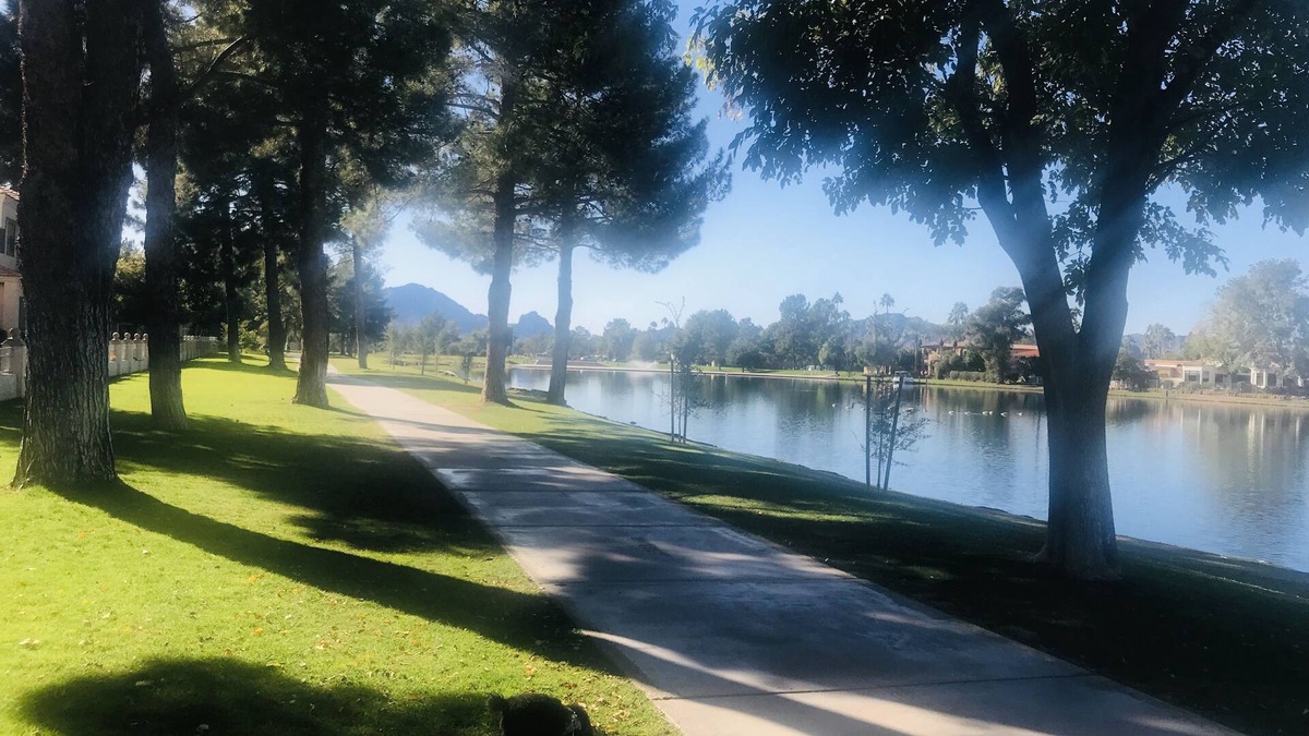 McCormick Ranch Condo | New! Striking McCormick Lake Condo in Heart of Resort & Entertainment Area