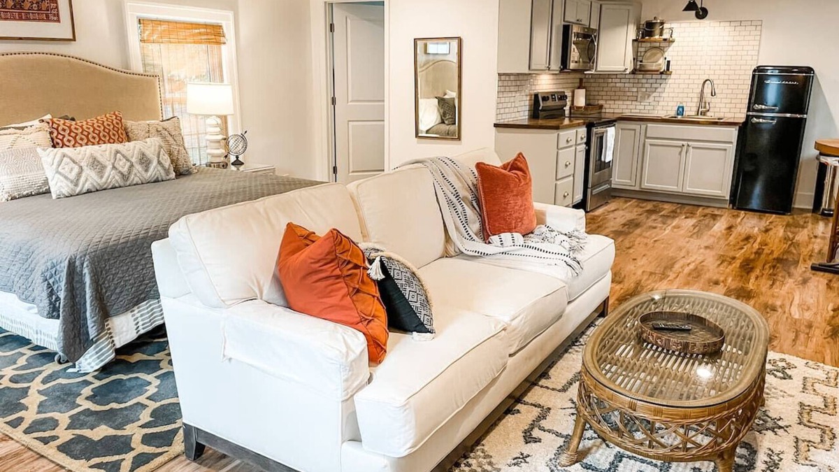 Columbia Apartment | New Studio Apt w/KING Bed- 1mi. to Columbia's Sq!